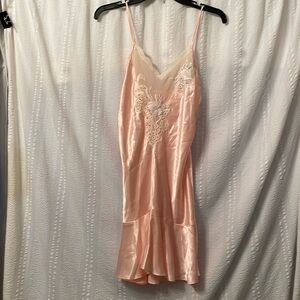 Neiman Marcus Natori silky sleep gown nighty. V neck. Peach. Size petite xs
